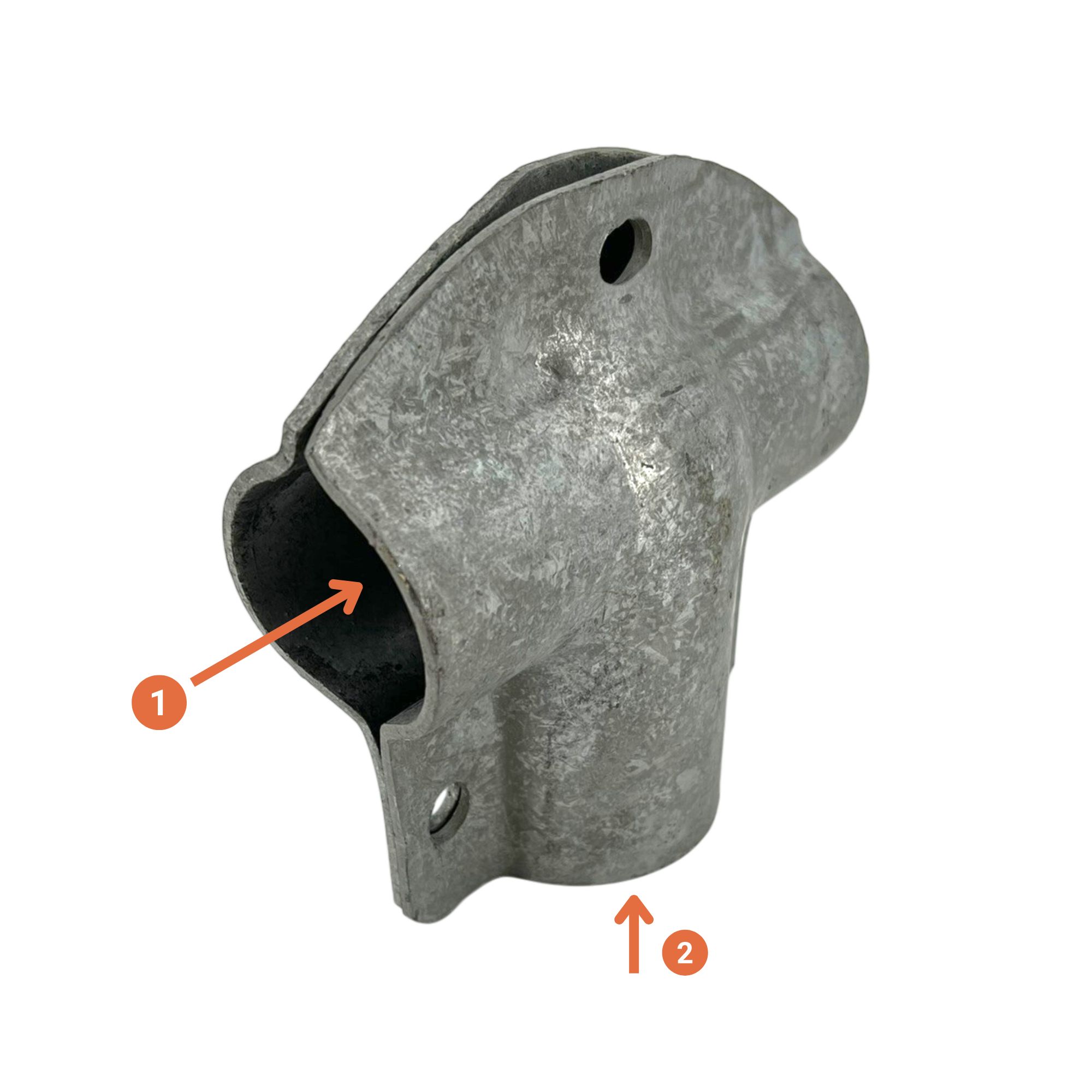 T-Schelle, 3 Schrauben, geteilt (Typ 040), feuerverzinkt. Eine robuste, feuerverzinkte T-Schelle aus Metall mit drei Schraublöchern, geteilt, zur stabilen Verbindung von Rohren oder Pfosten, auf weißem Hintergrund.