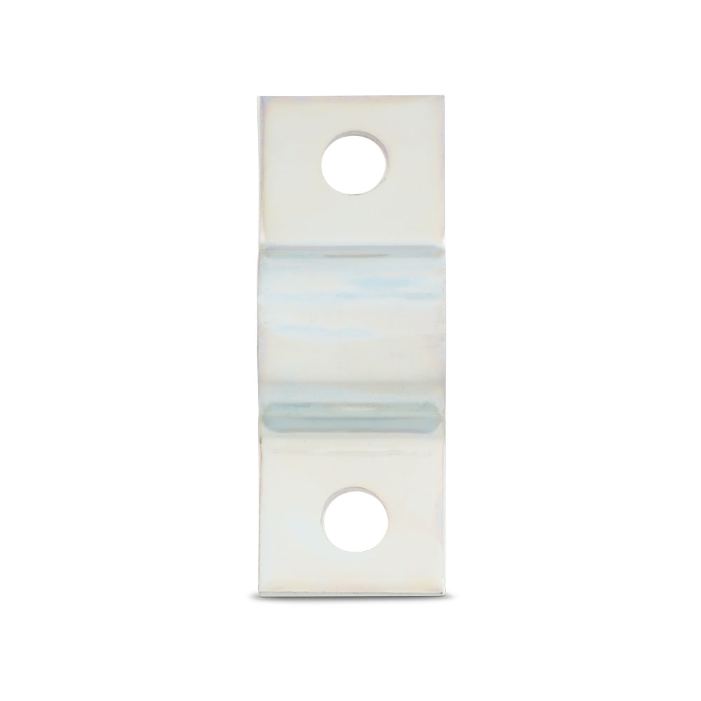 Befestigungsschelle BSN 521 aus Metall mit zwei Bohrungen Befestigungsschelle BSN 521 aus silberfarbenem Metall mit zwei runden Bohrungen, mittig gebogen, freigestellt auf weißem Hintergrund.