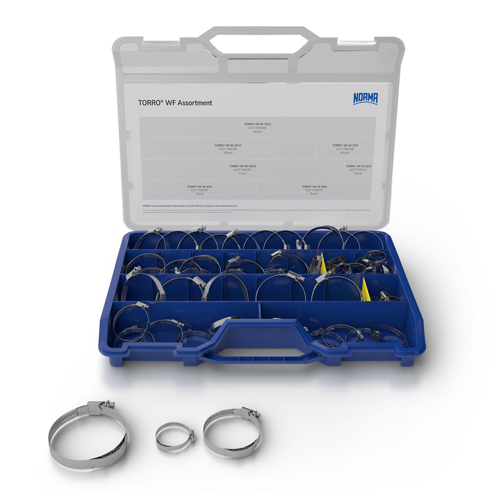 NORMA TORRO® WF Schlauchschellen Sortiment Offener blauer Sortimentskasten mit NORMA TORRO® WF Schlauchschellen in verschiedenen Größen. Auf dem transparenten Deckel sind die enthaltenen Dimensionen und Stückzahlen aufgelistet. Drei einzelne metallische Schlauchschellen in unterschiedlichen Größen