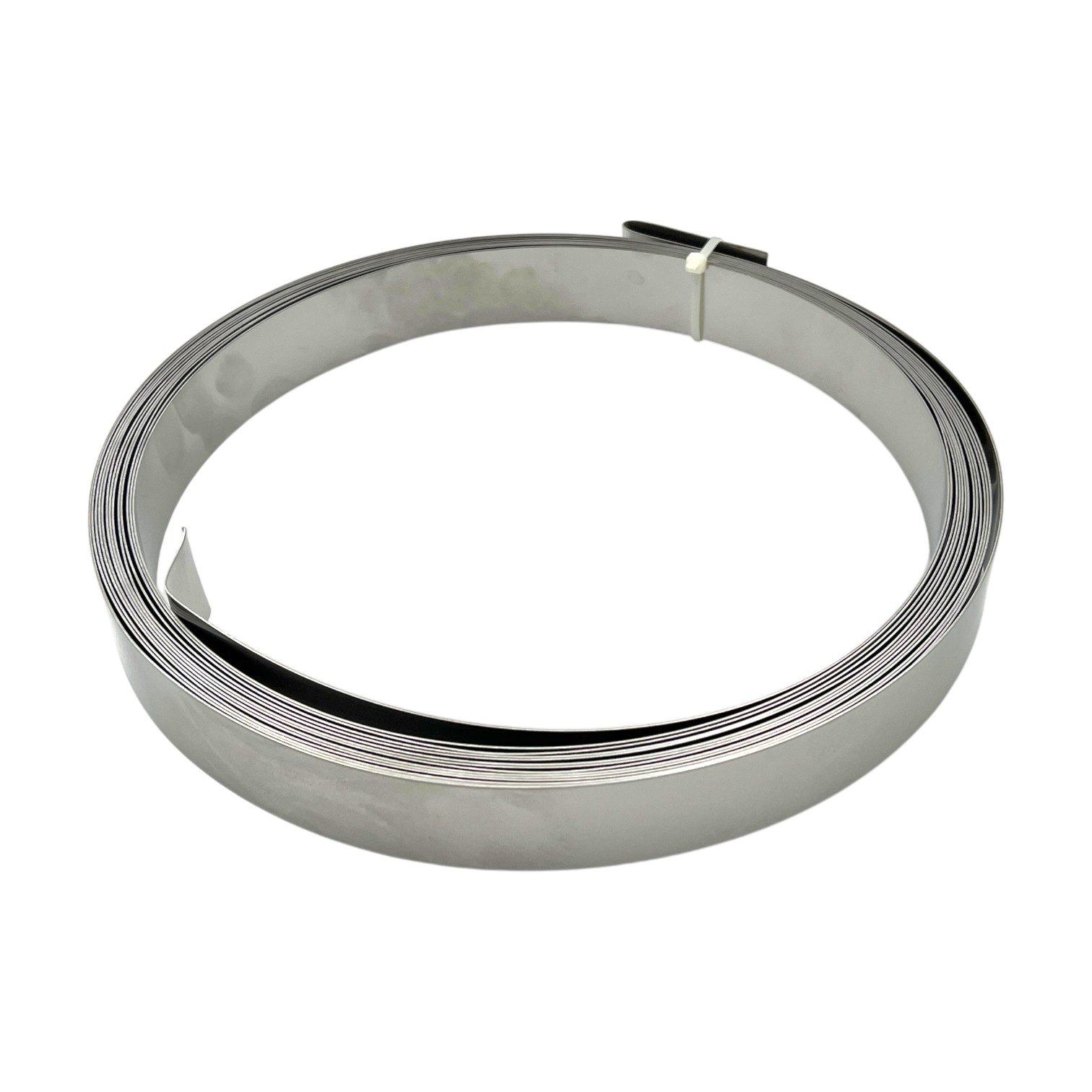 Oetiker Klemmband 530R/10: Eine aufgerollte 10-Meter-Rolle aus glänzendem Edelstahl V2A (1.4301) mit 30 mm Bandbreite, auf weißem Hintergrund.