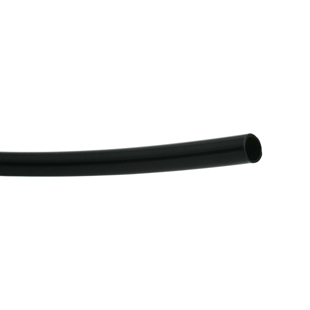 Polyamid-Schlauch, Standard, PA – Produktbild des schwarzen Schlauchs. Ein schwarzer Polyamid-Schlauch (Standard, PA) mit glatter Oberfläche und sichtbarer Öffnung, auf weißem Hintergrund.
