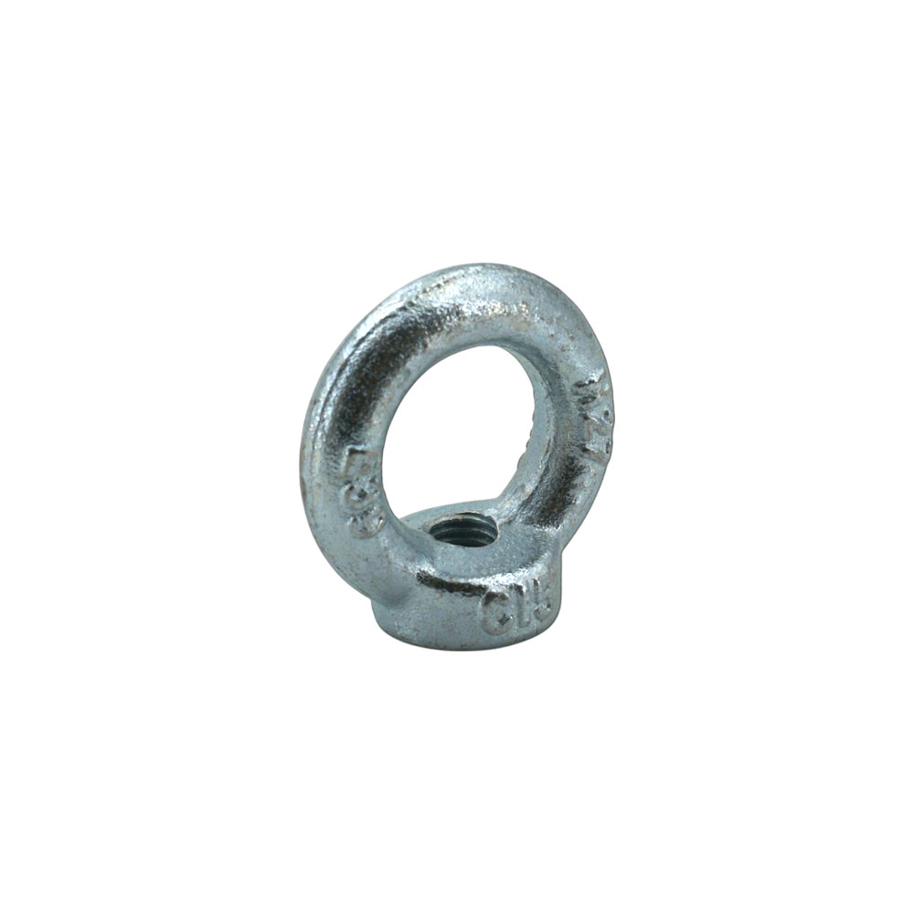 Ringmutter M10 DIN 582 C15E, eine galvanisch verzinkte Ösenmutter für diverse Befestigungs- und Hebeanwendungen. Ringmutter M10, DIN 582 C15E aus verzinktem Stahl, auch bekannt als Ösenmutter, vor weißem Hintergrund.