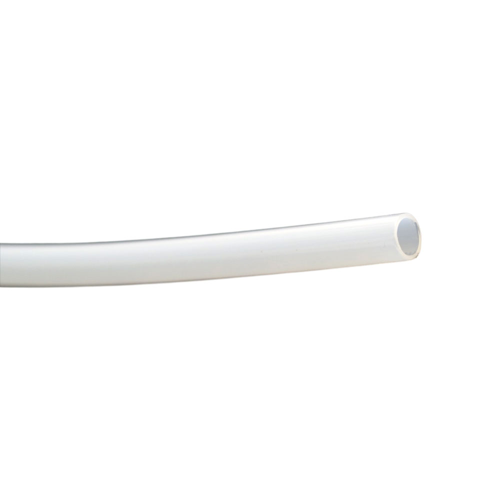 Polyamid-Schlauch, Standard, PA – Heller, durchscheinender Qualitätsschlauch für diverse industrielle Anwendungen. Polyamid-Schlauch, Standard, PA, in heller, durchscheinender Optik, mit sichtbarem, runden Querschnitt des Schlauchendes auf weißem Hintergrund.